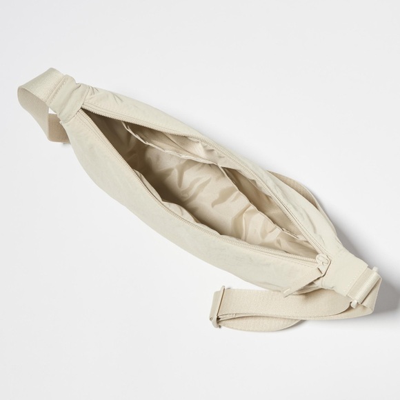 Uniqlo cream round mini shoulder bag bought in Japan NWT. - Picture 3 of 5